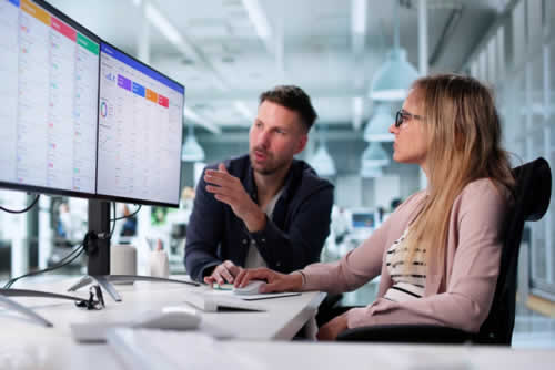 Manager using employee training software to train a team member