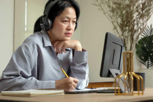 Looking at online course reviews