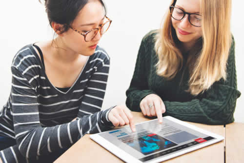  Students using pictures during a conversation