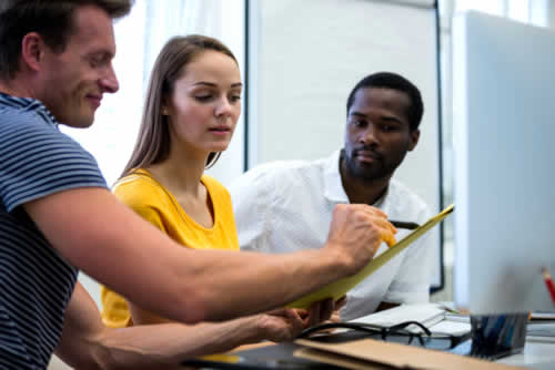 Trainer ticking off objectives