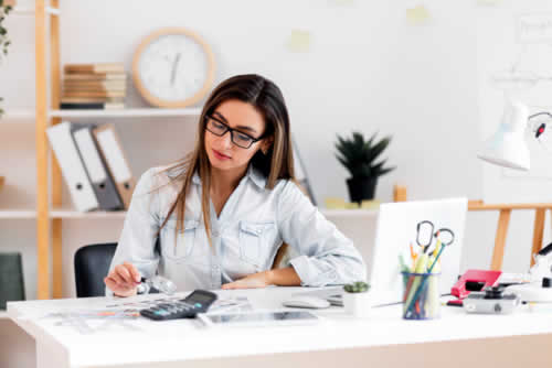 Entrepreneur working out budget
