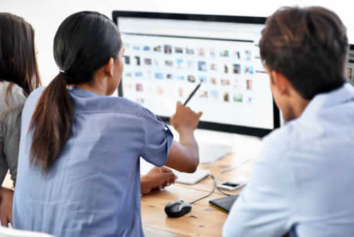 Choosing from a selection of training visuals